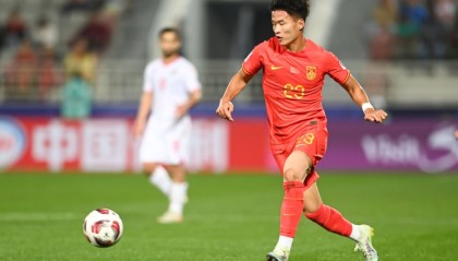 九游娱乐-国足2-2乌兹别克斯坦：林良铭造点+命中，塞鸟首发魏震两黄染红