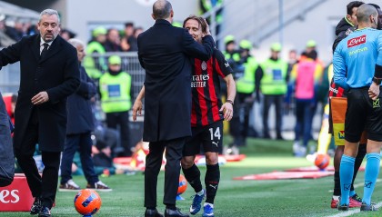 九游娱乐官网-米兰1-0莱切幕后：阿莱格里频繁与替补席的莫德里奇讨论场上局势