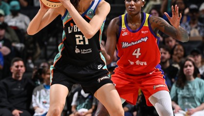 九游登录入口-韩旭8分3板1断约翰内斯21+5 自由人主场轻取水星